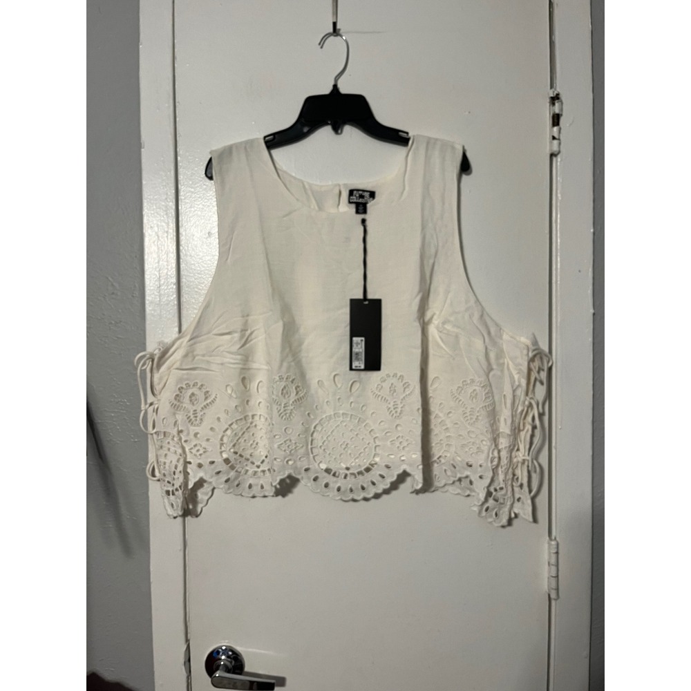Future Collective Women 3X Off White Eyelet Scalloped Lace Up Side Crop Top NWT